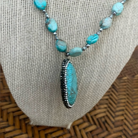 NWT Torquise Stone and Silver Beaded Necklace - Picture 7 of 8
